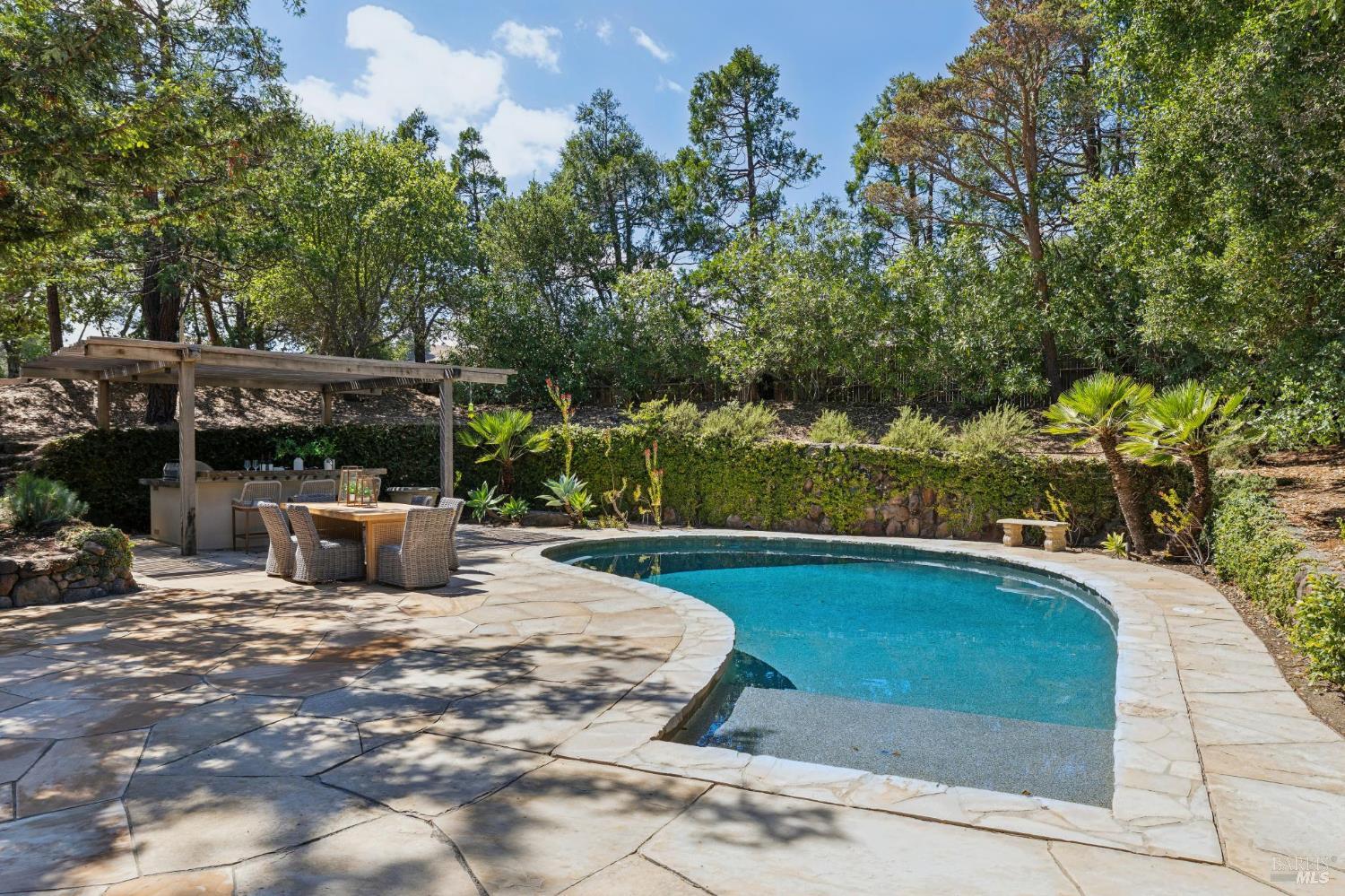 150 W Oak Knoll Drive