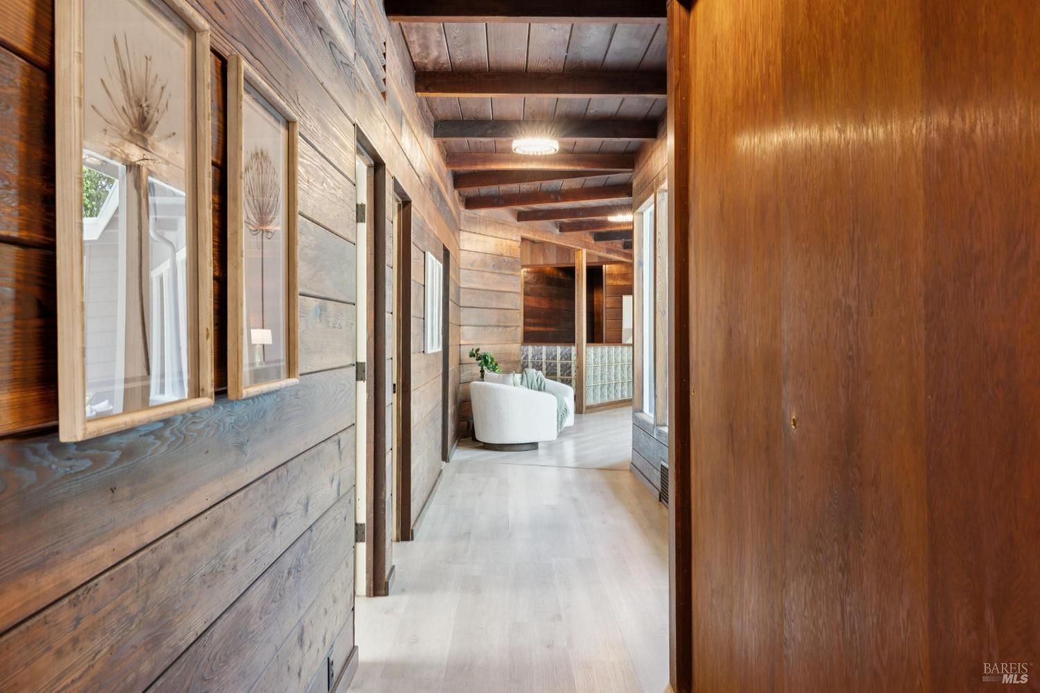 150 W Oak Knoll Drive