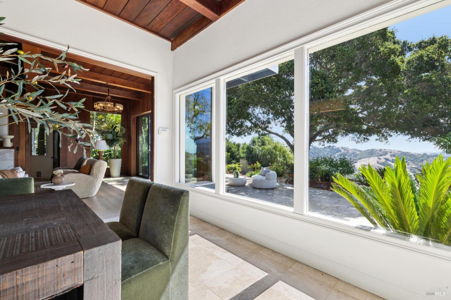 150 W Oak Knoll Drive