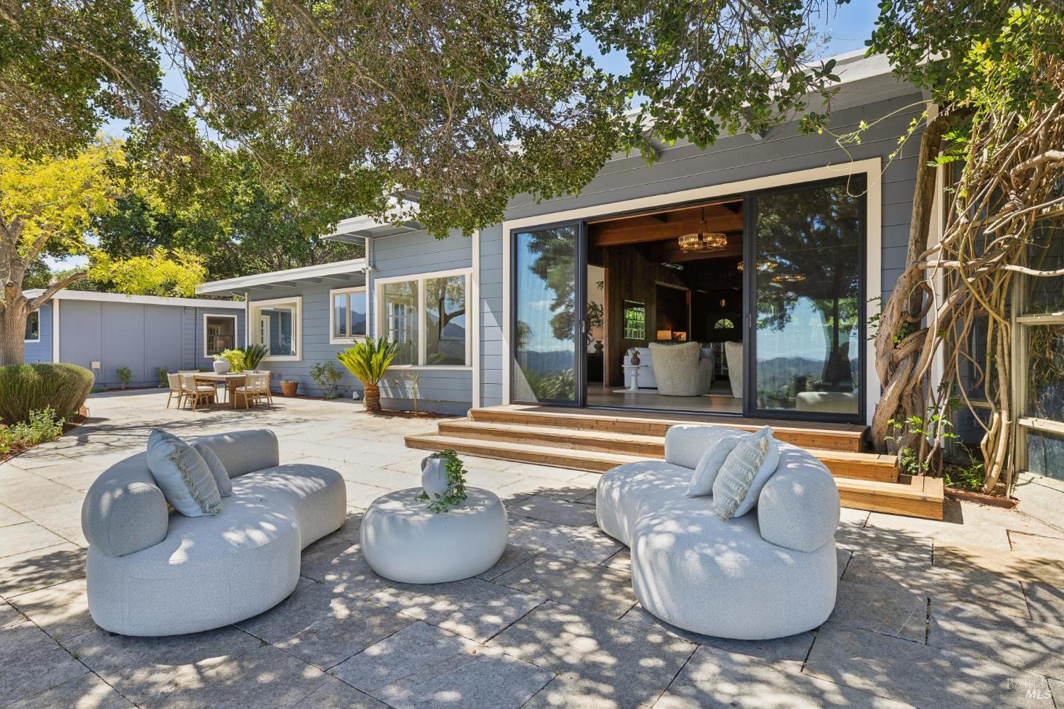 150 W Oak Knoll Drive