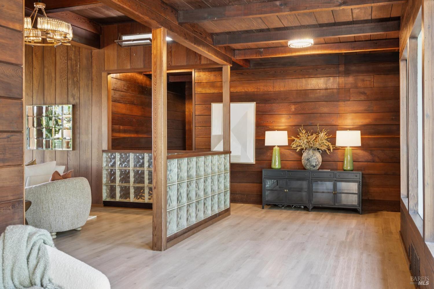 150 W Oak Knoll Drive