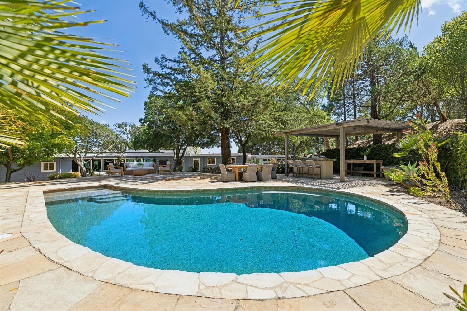 150 W Oak Knoll Drive