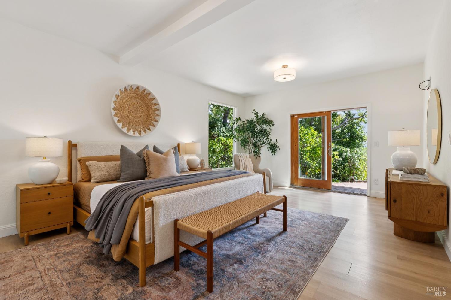 150 W Oak Knoll Drive