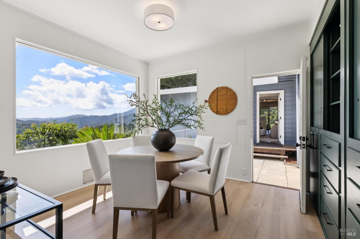 150 W Oak Knoll Drive