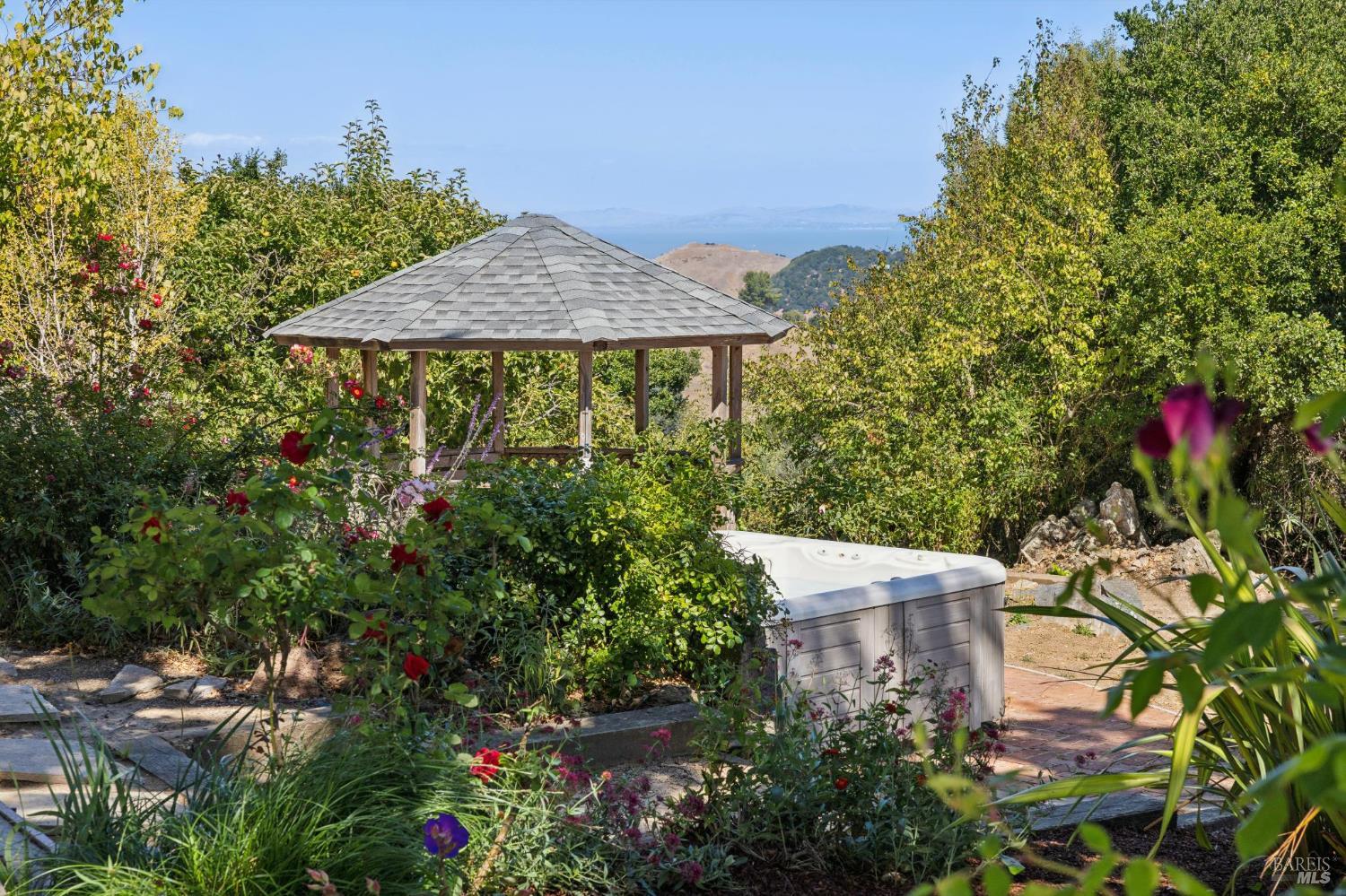 150 W Oak Knoll Drive