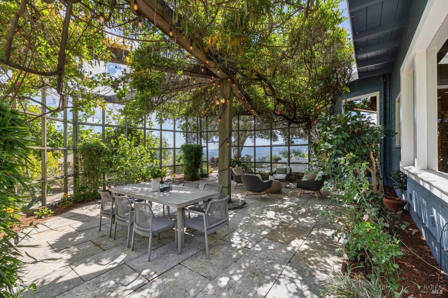150 W Oak Knoll Drive