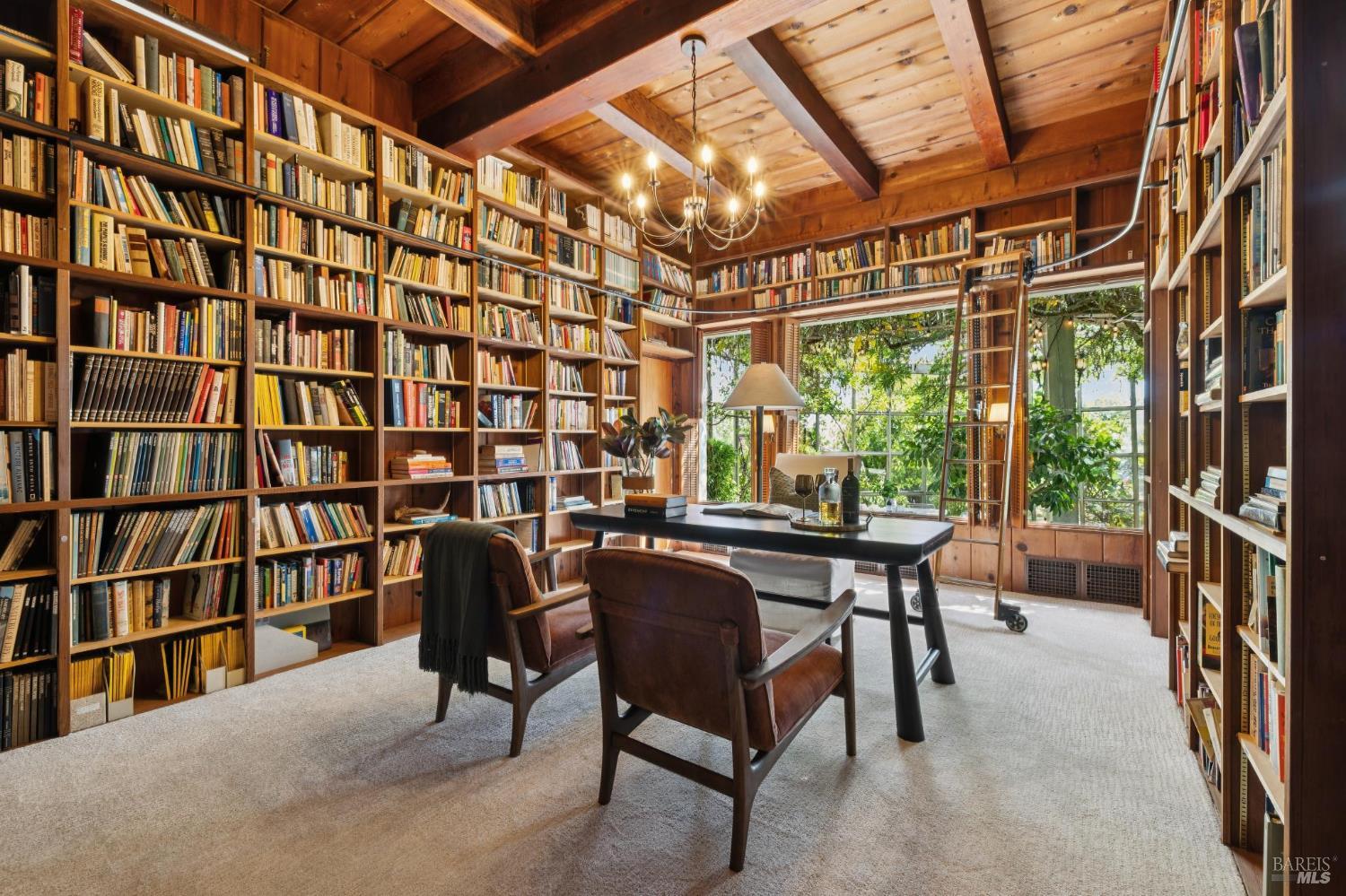150 W Oak Knoll Drive