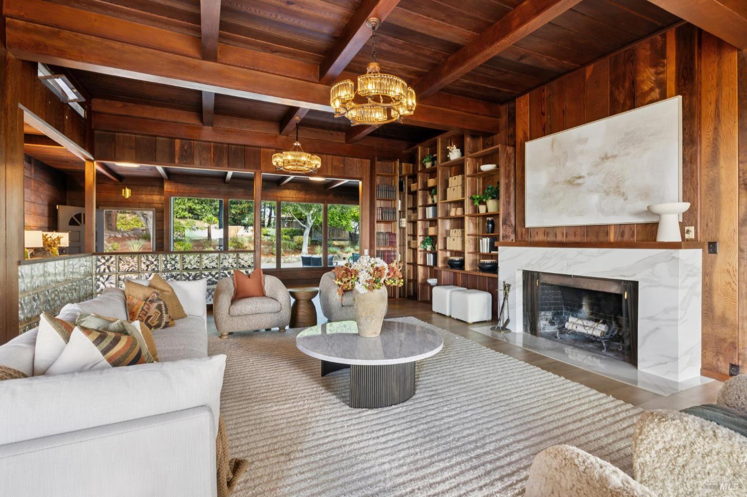 150 W Oak Knoll Drive