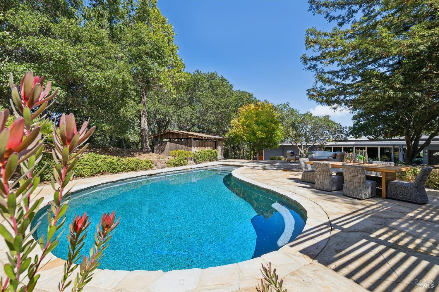 150 W Oak Knoll Drive