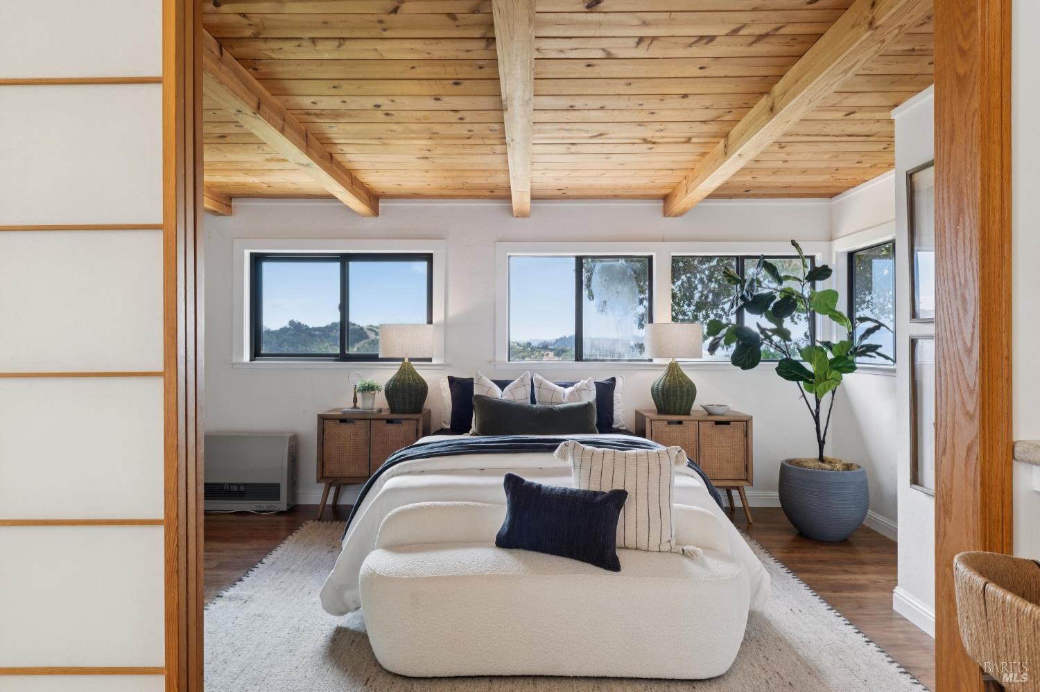 150 W Oak Knoll Drive