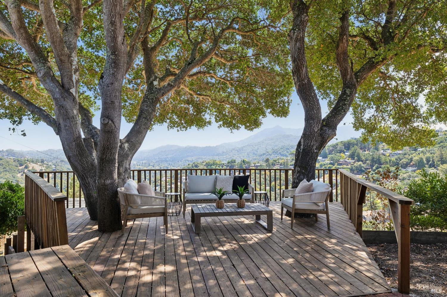 150 W Oak Knoll Drive
