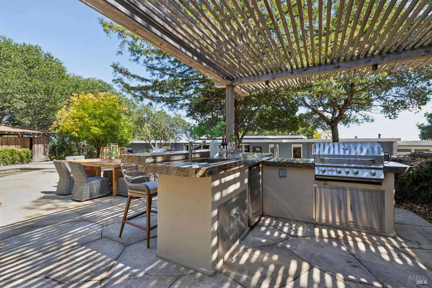 150 W Oak Knoll Drive
