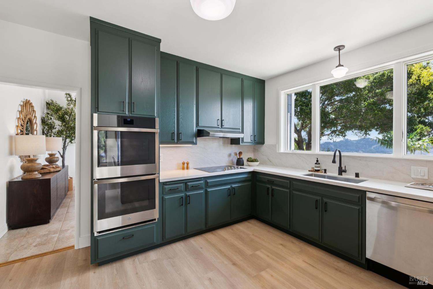150 W Oak Knoll Drive