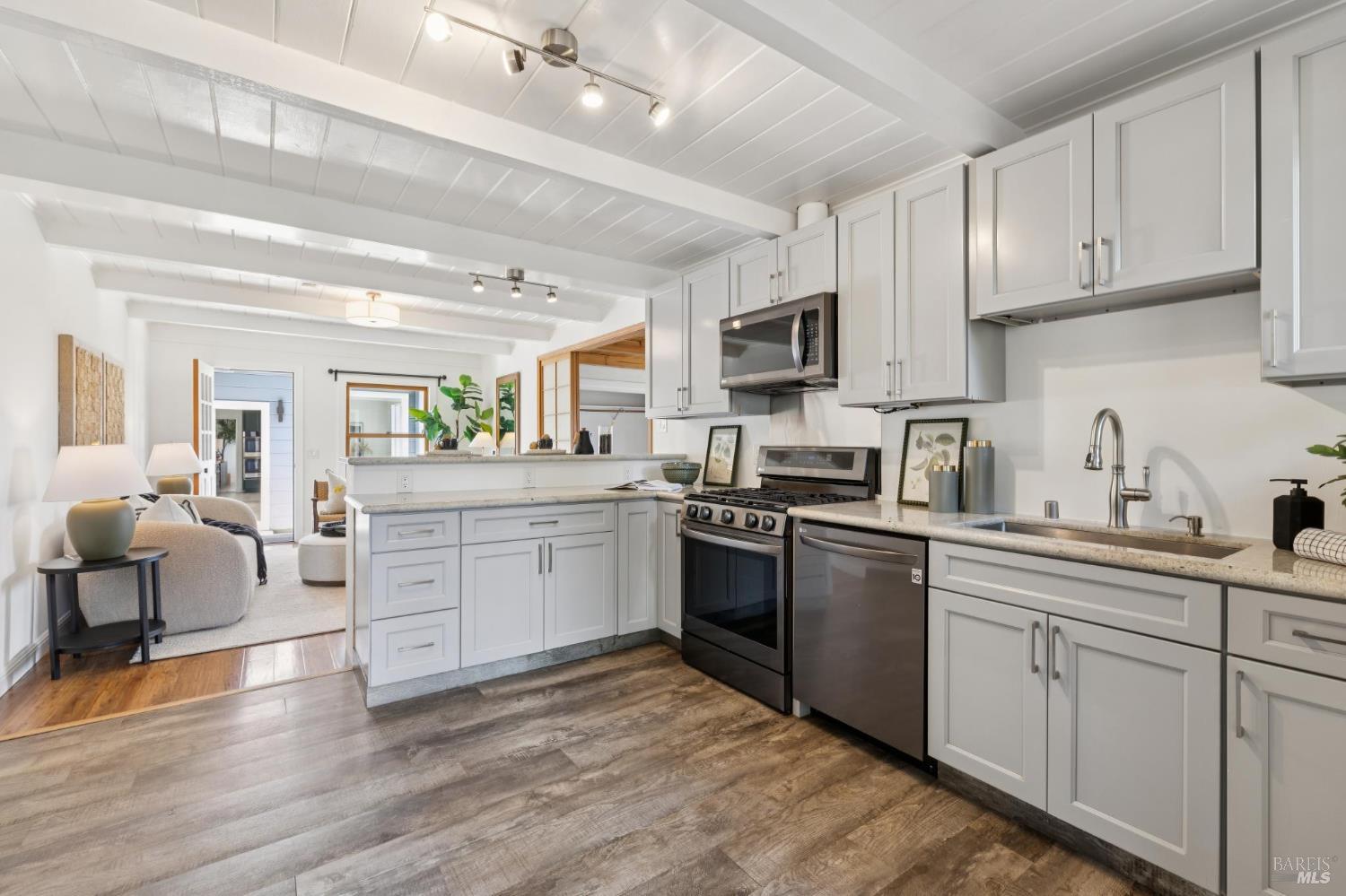 150 W Oak Knoll Drive