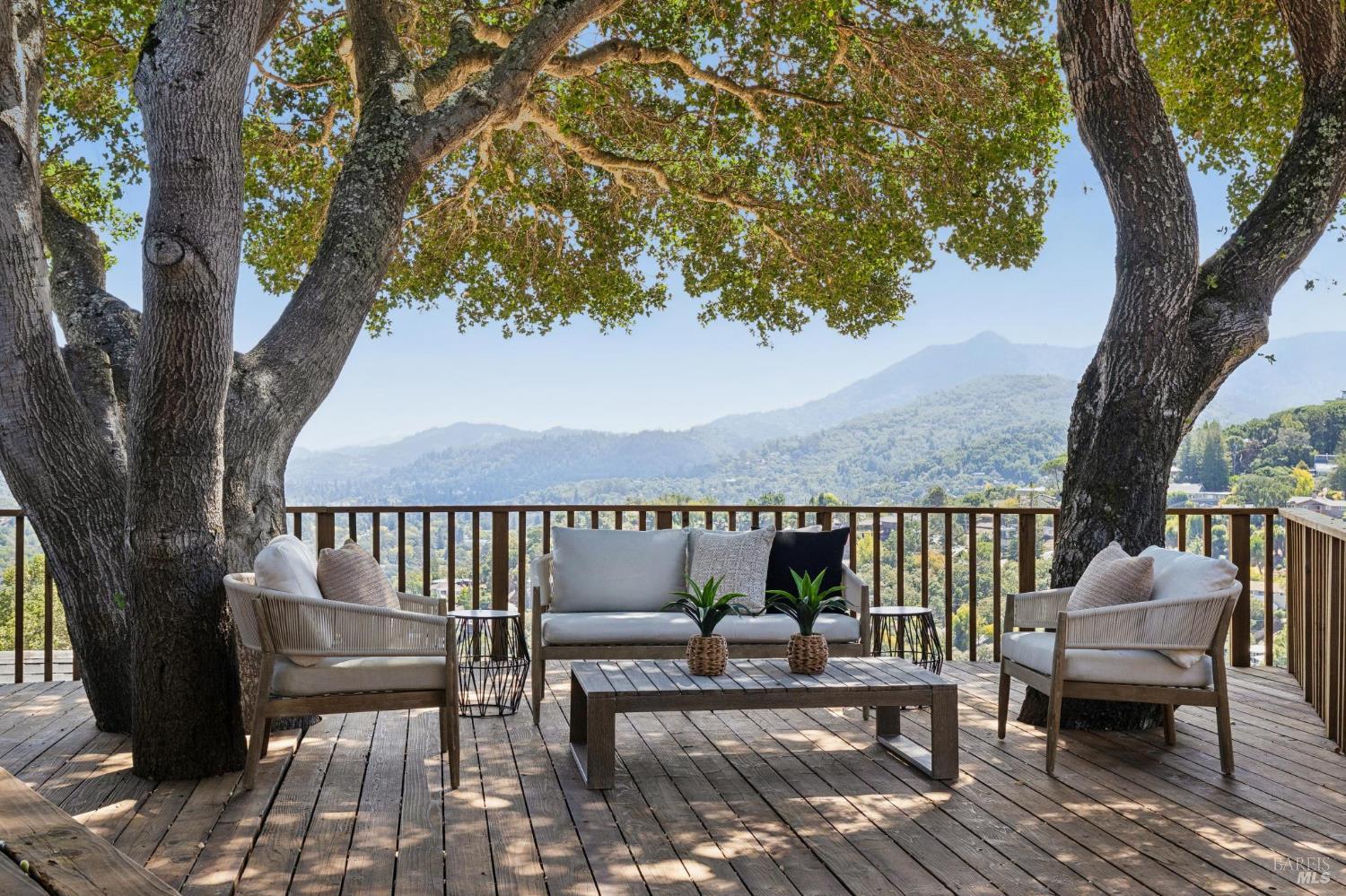 150 W Oak Knoll Drive