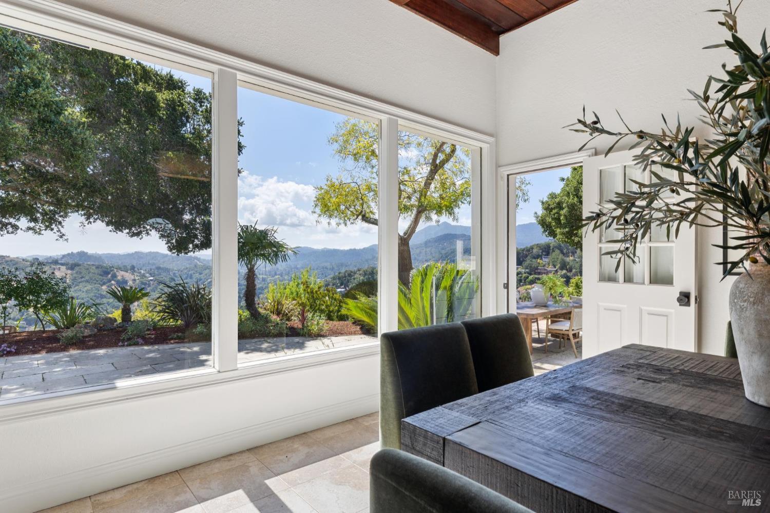 150 W Oak Knoll Drive