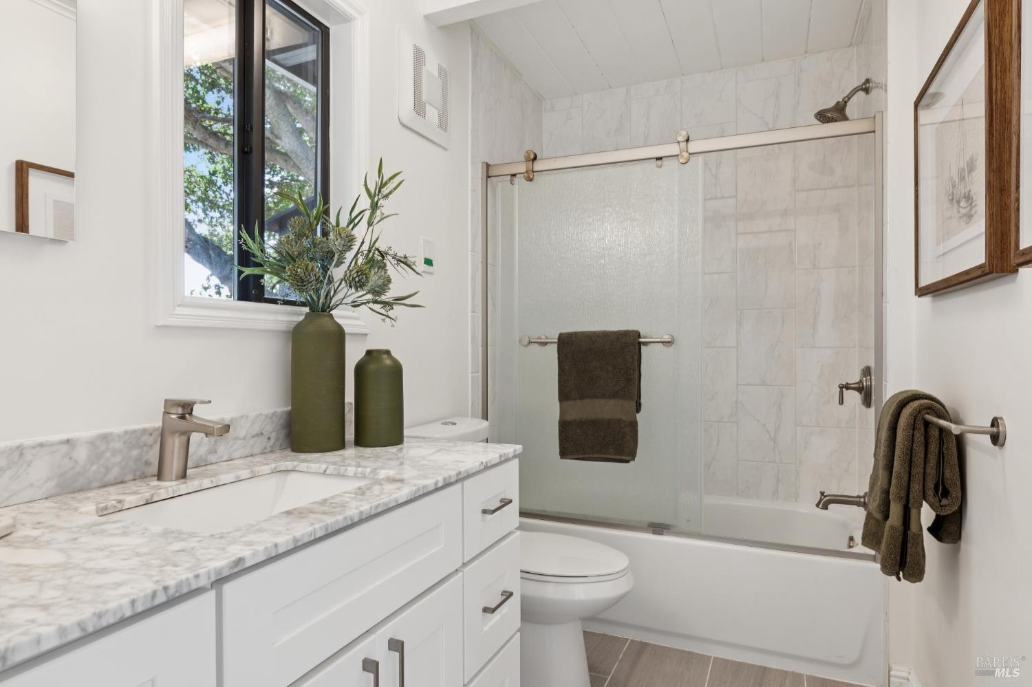 150 W Oak Knoll Drive