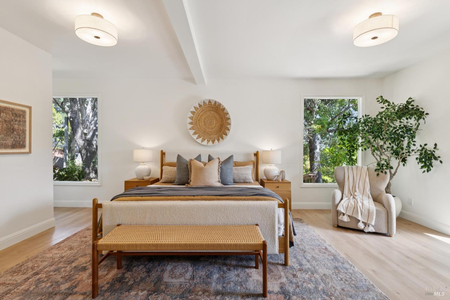 150 W Oak Knoll Drive