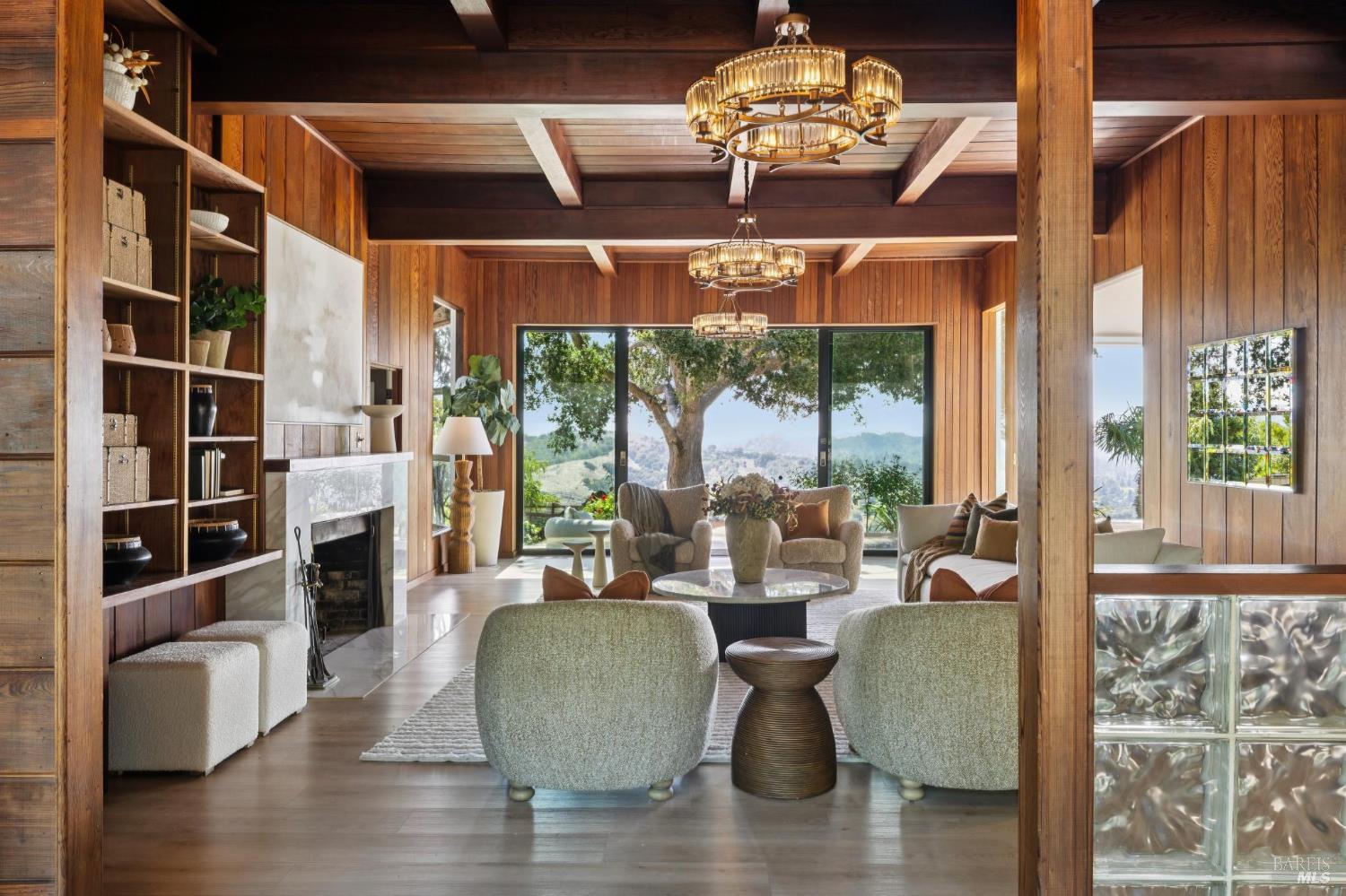 150 W Oak Knoll Drive