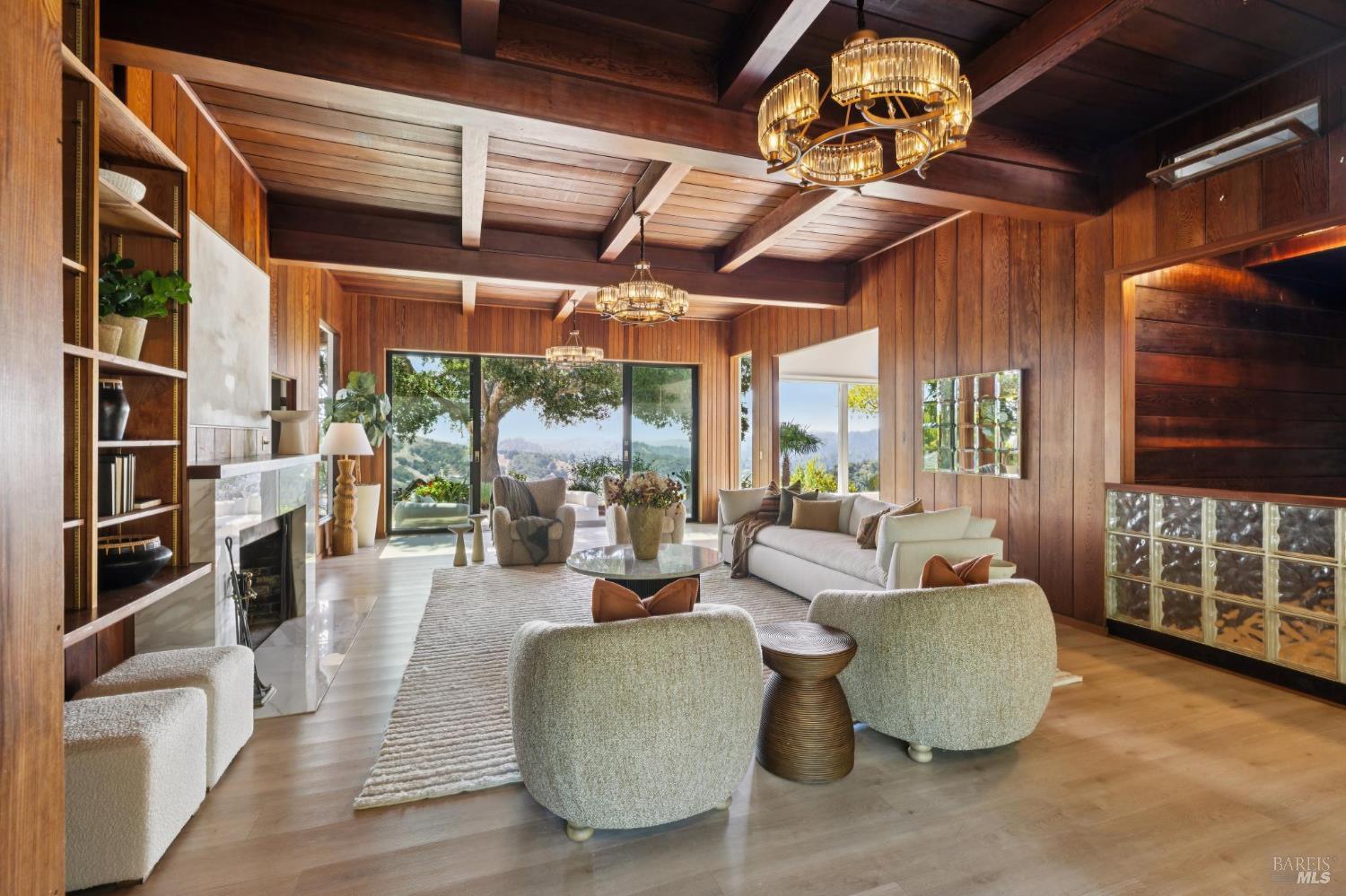 150 W Oak Knoll Drive