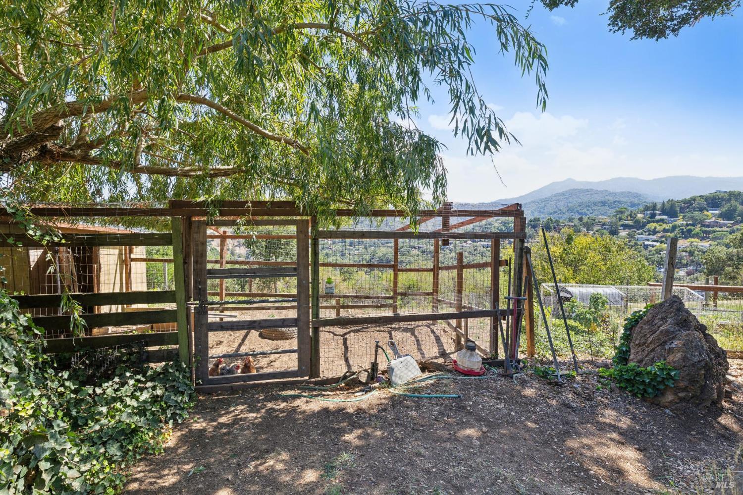 150 W Oak Knoll Drive