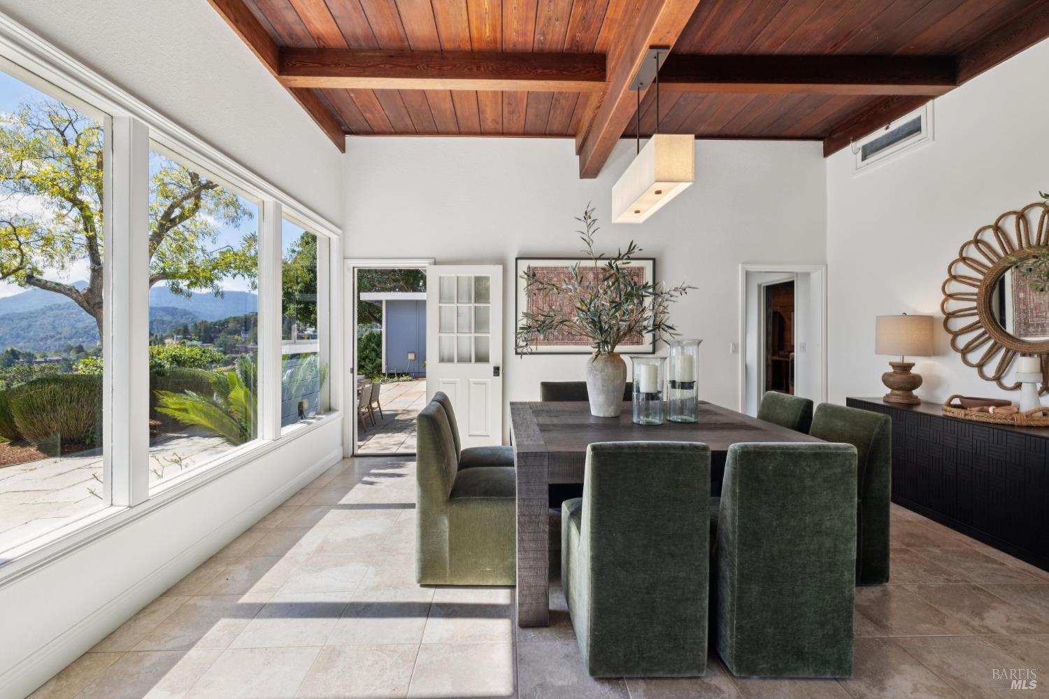 150 W Oak Knoll Drive