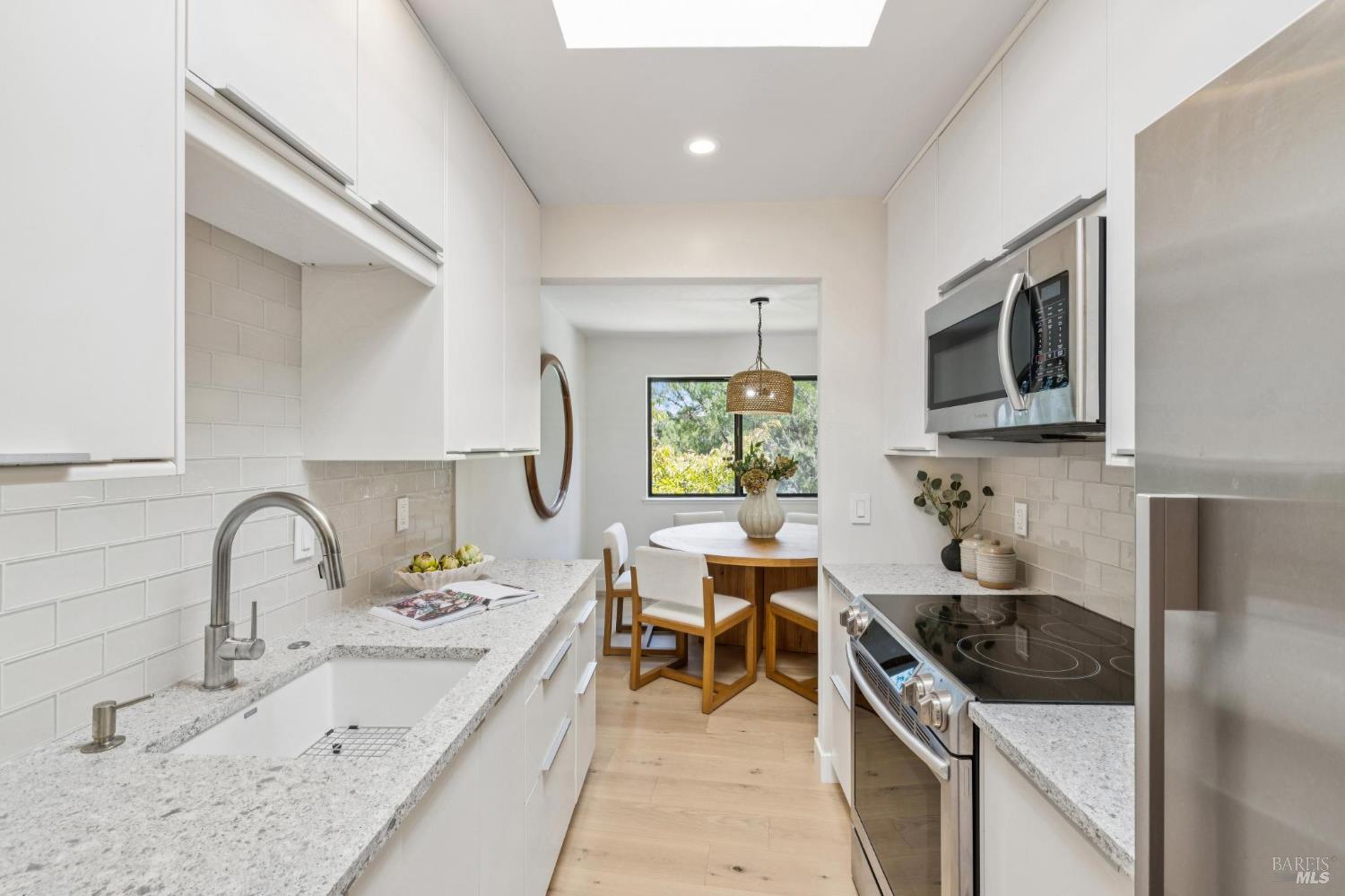 5 Escalle Lane