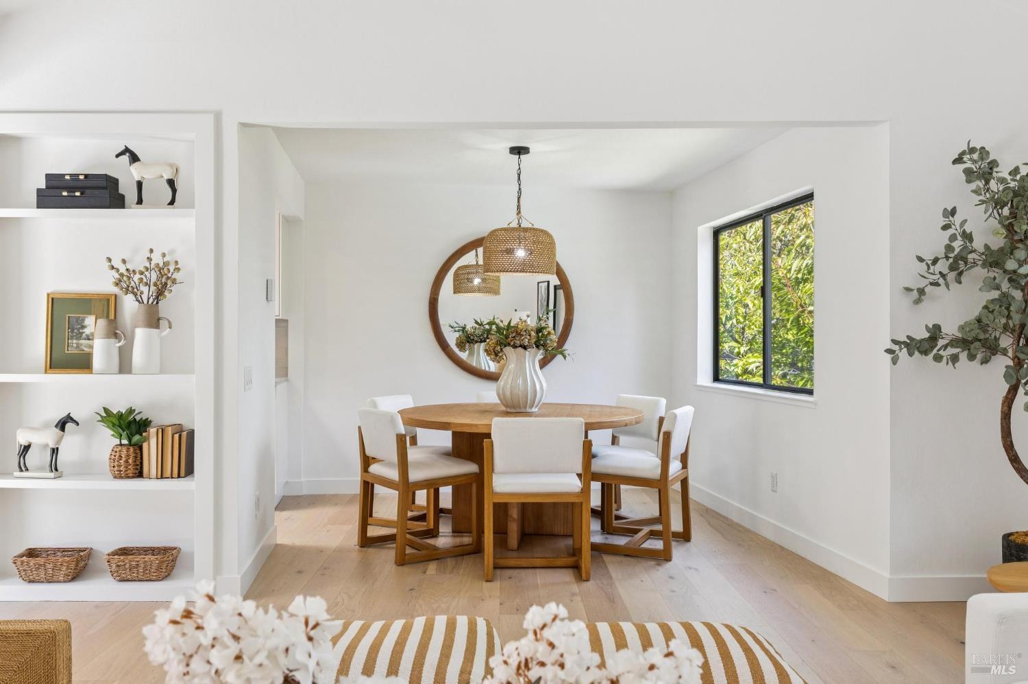 5 Escalle Lane