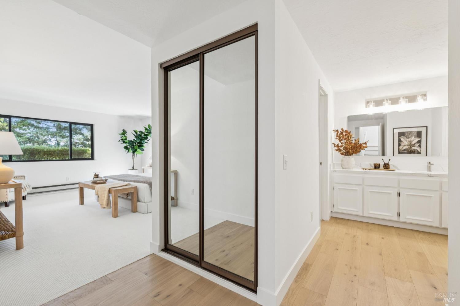 5 Escalle Lane