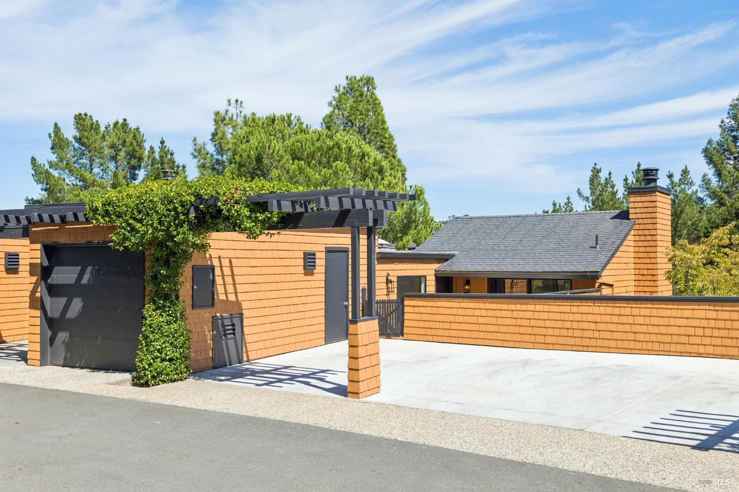 5 Escalle Lane