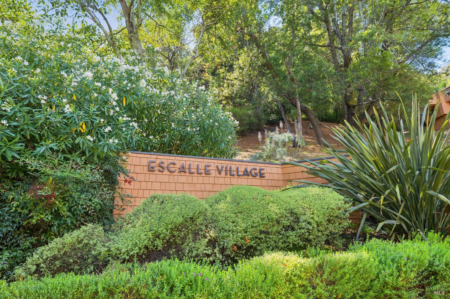 5 Escalle Lane