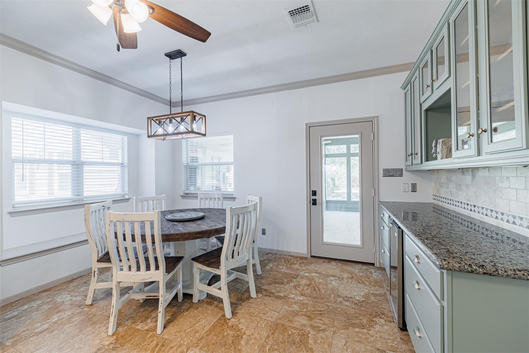 1520 Lakefield Drive, Sealy