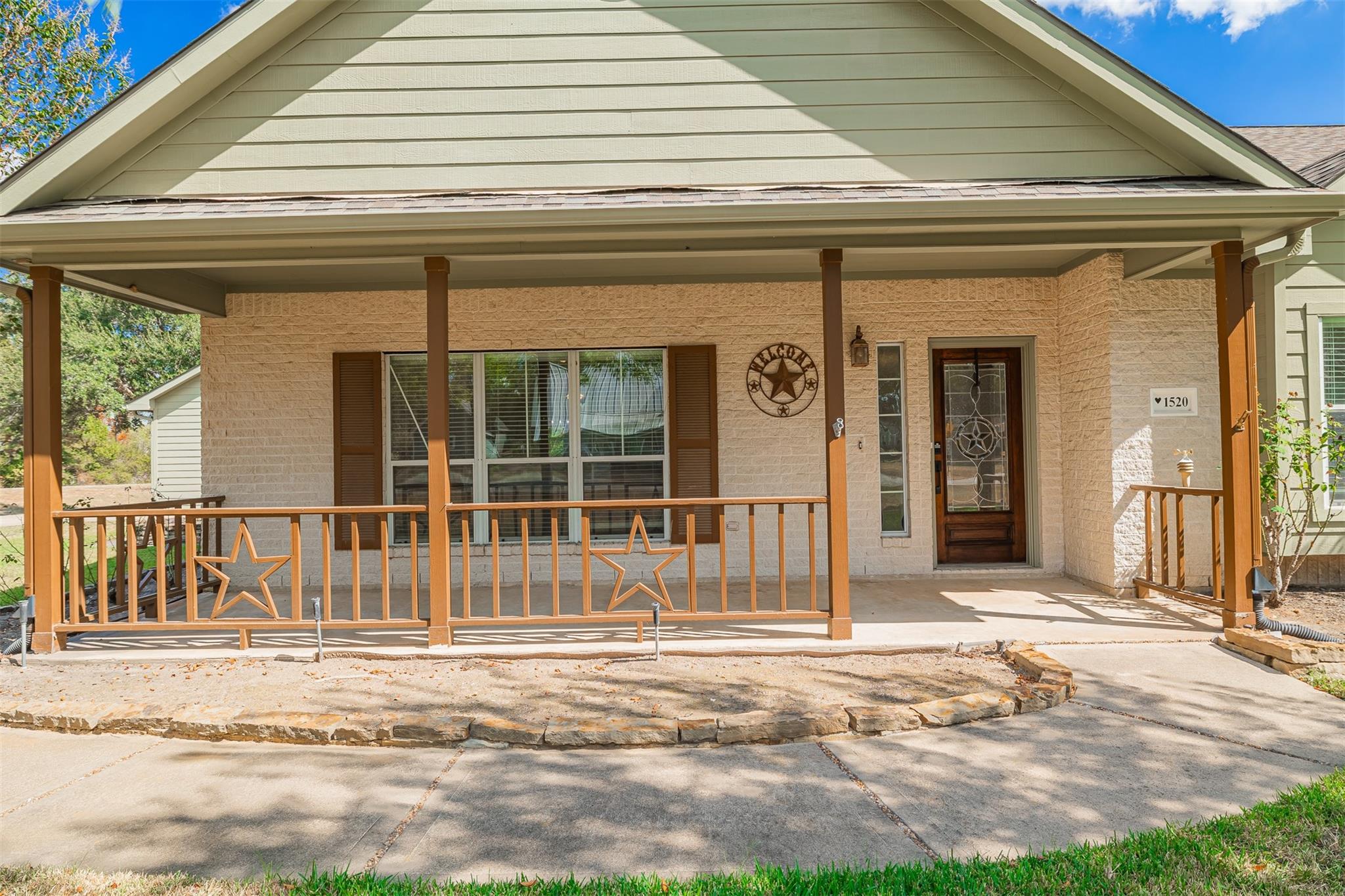 1520 Lakefield Drive, Sealy