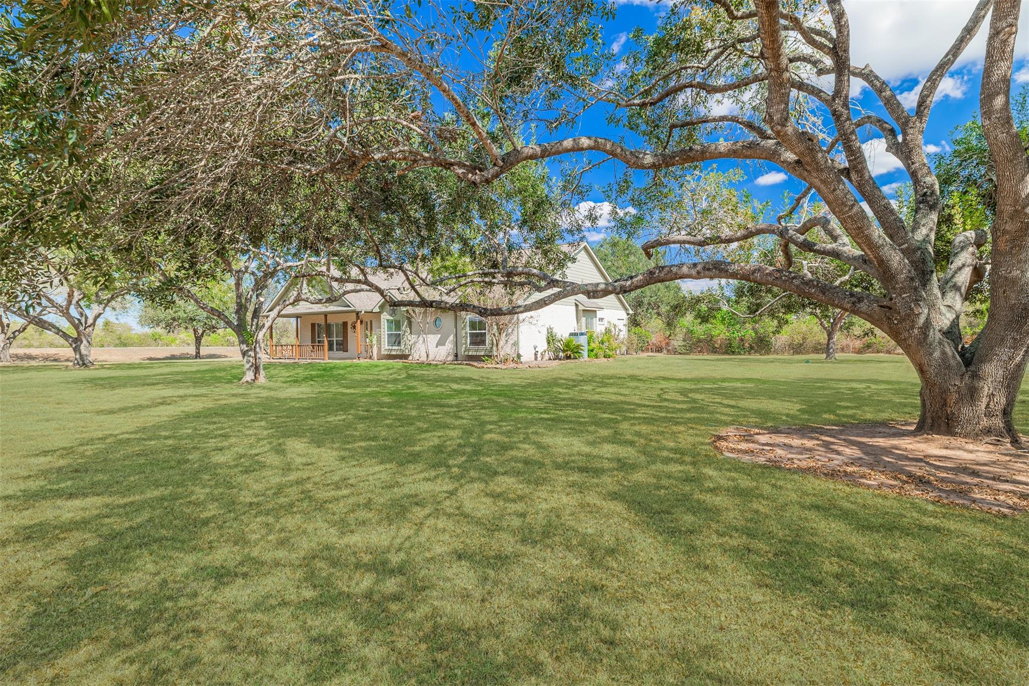 1520 Lakefield Drive, Sealy