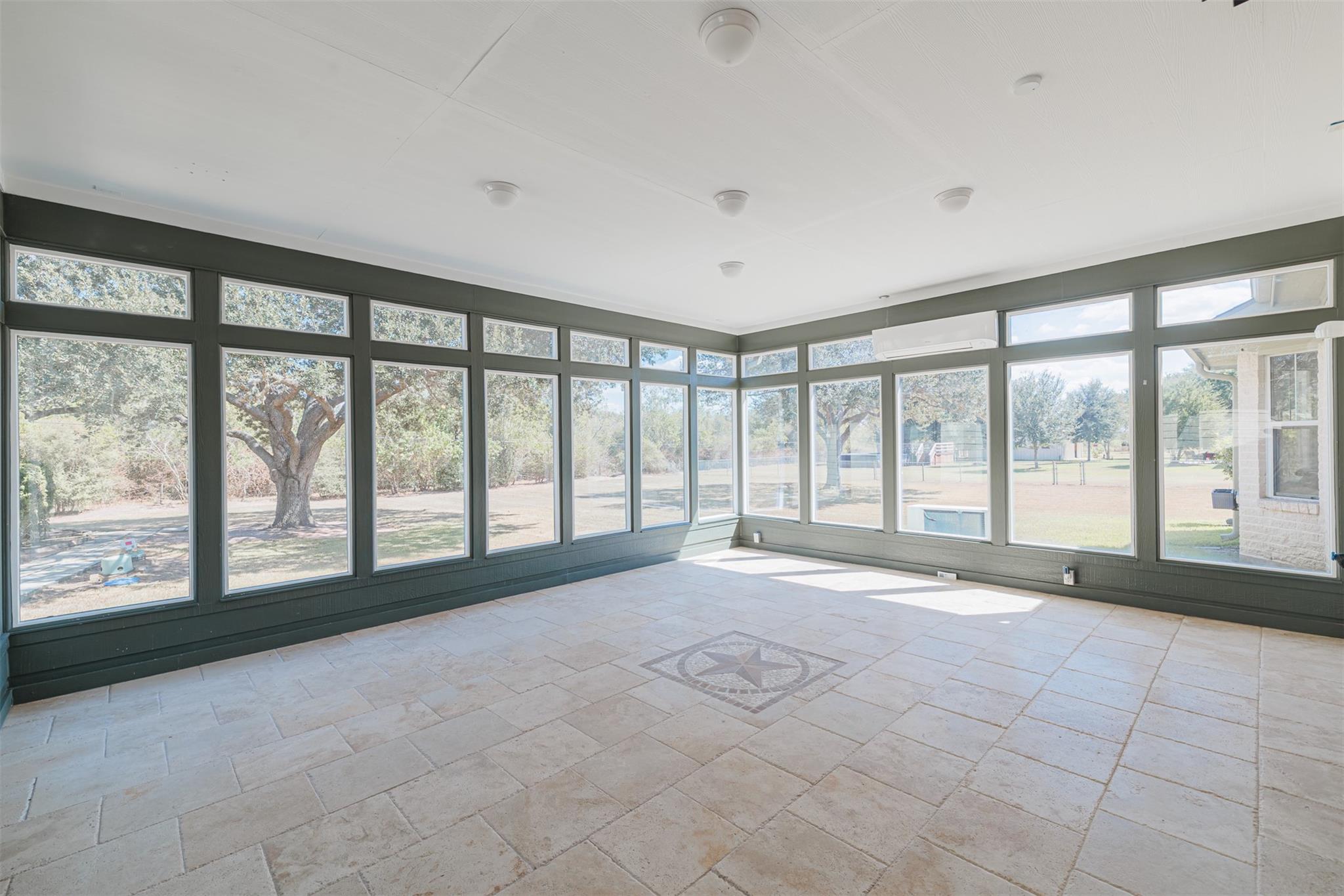 1520 Lakefield Drive, Sealy