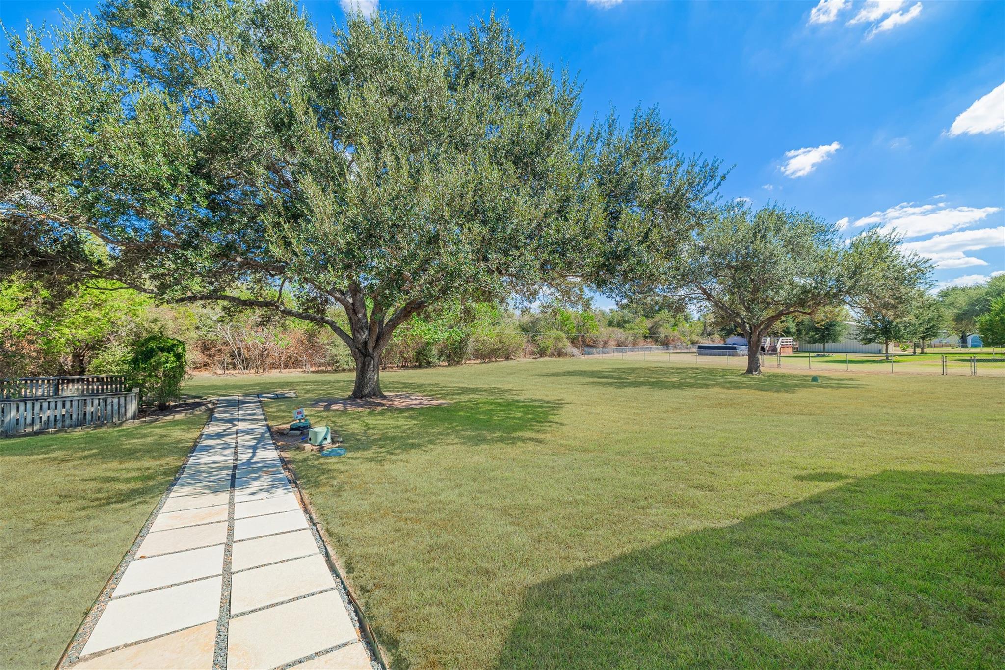 1520 Lakefield Drive, Sealy