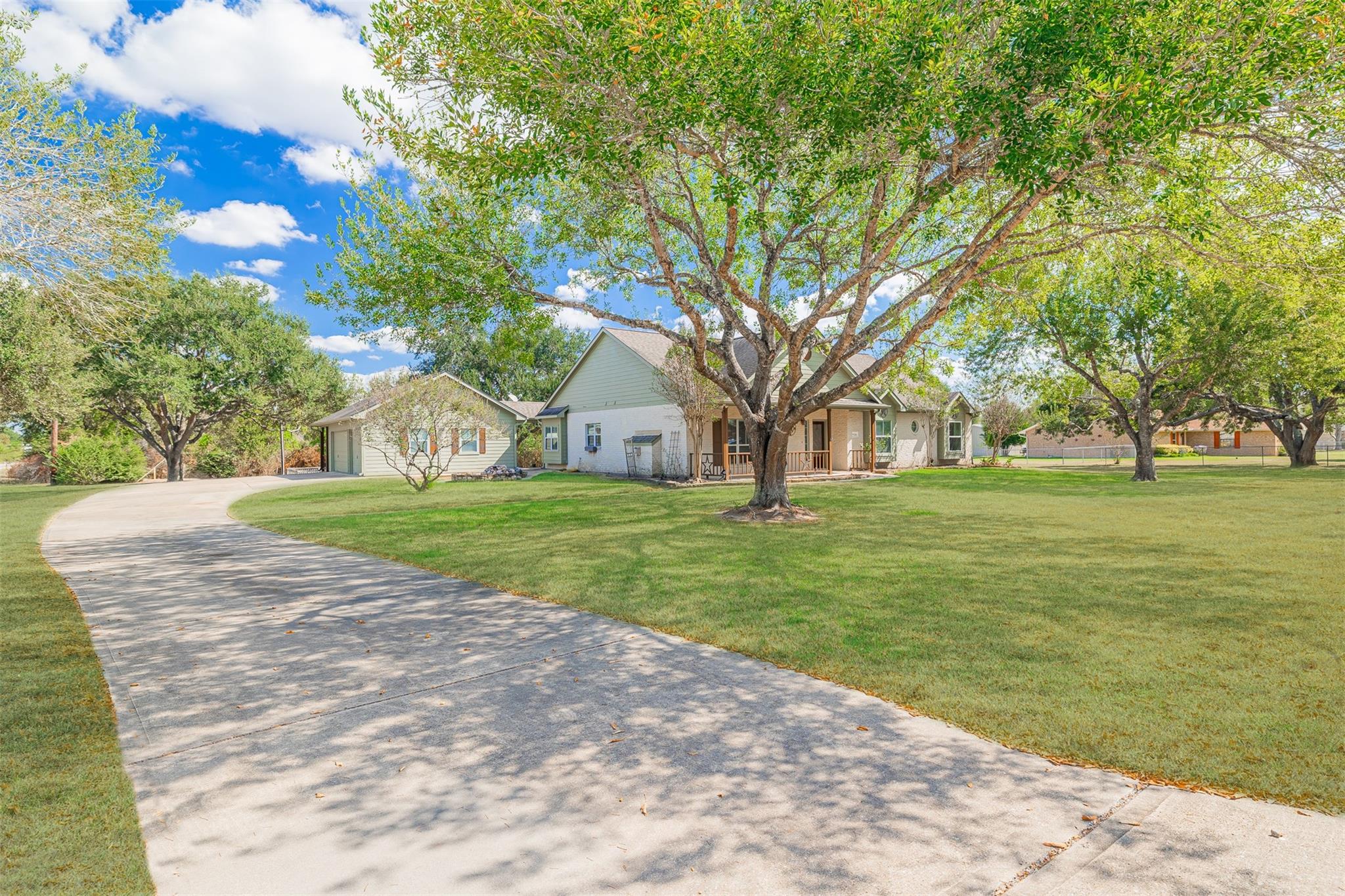 1520 Lakefield Drive, Sealy