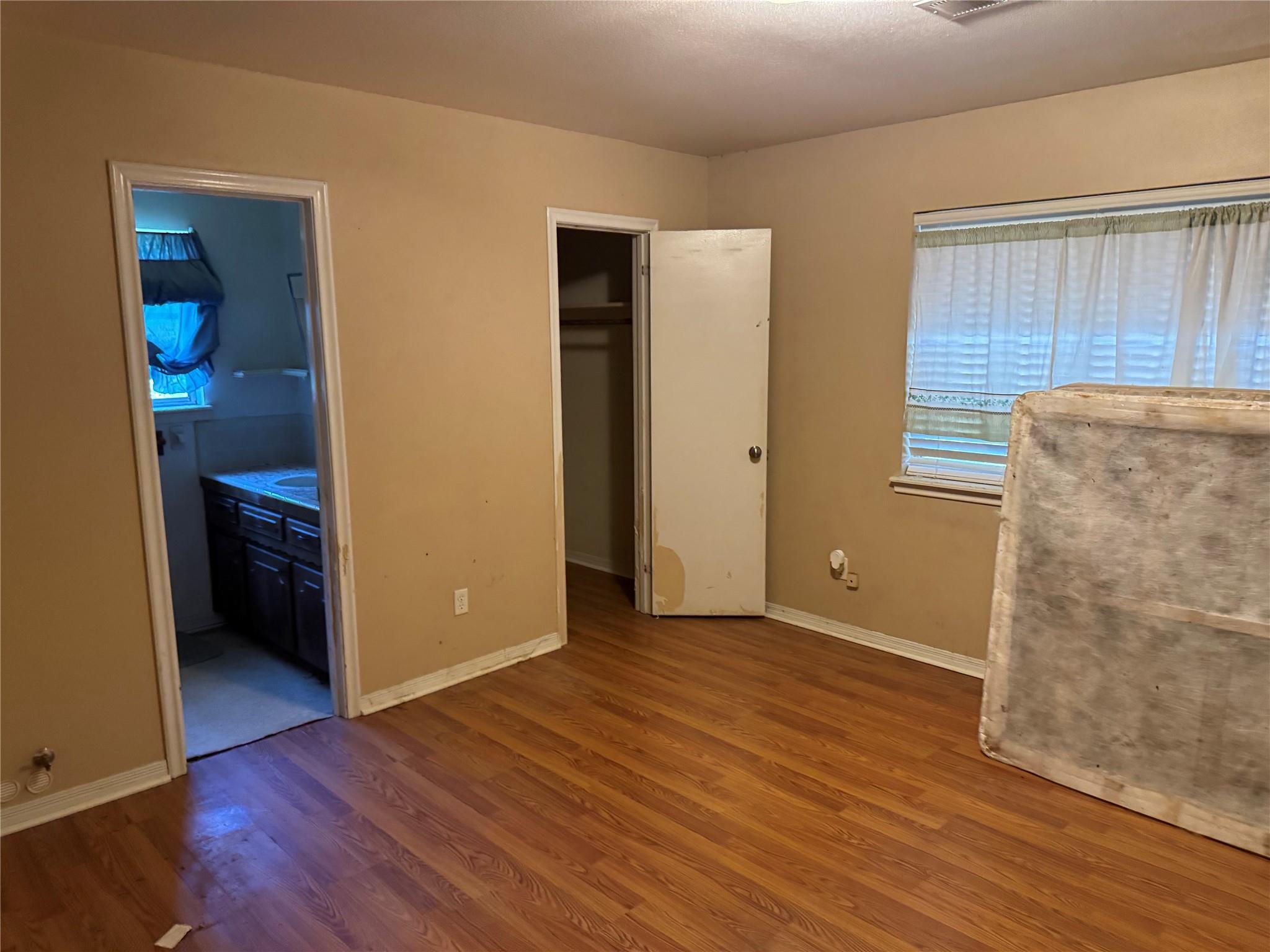 2824 Loop