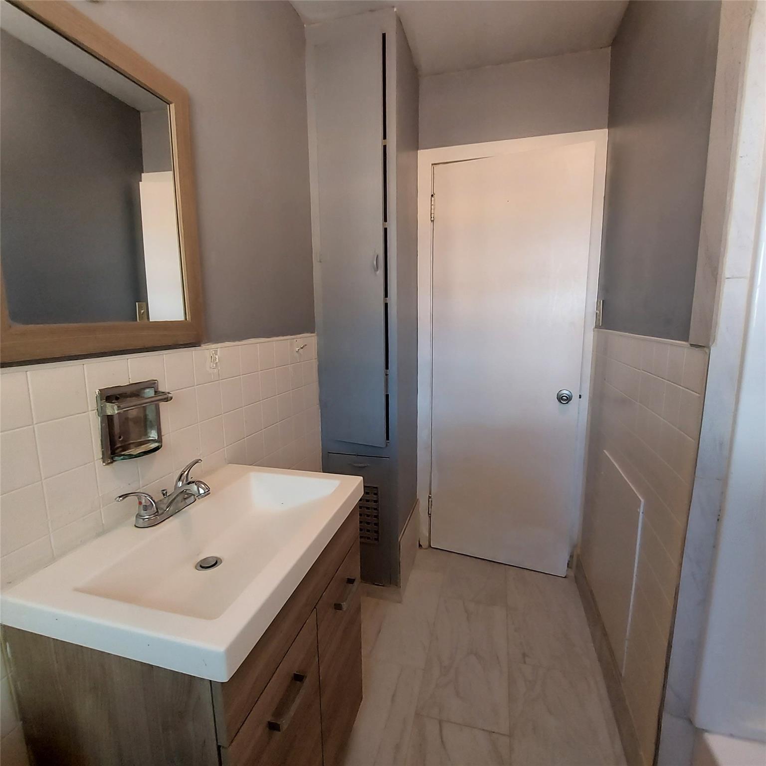1025 6th Street