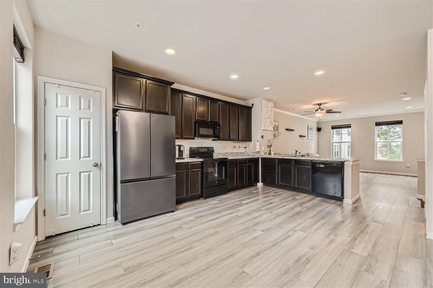 7807 FIVE OAKS COURT