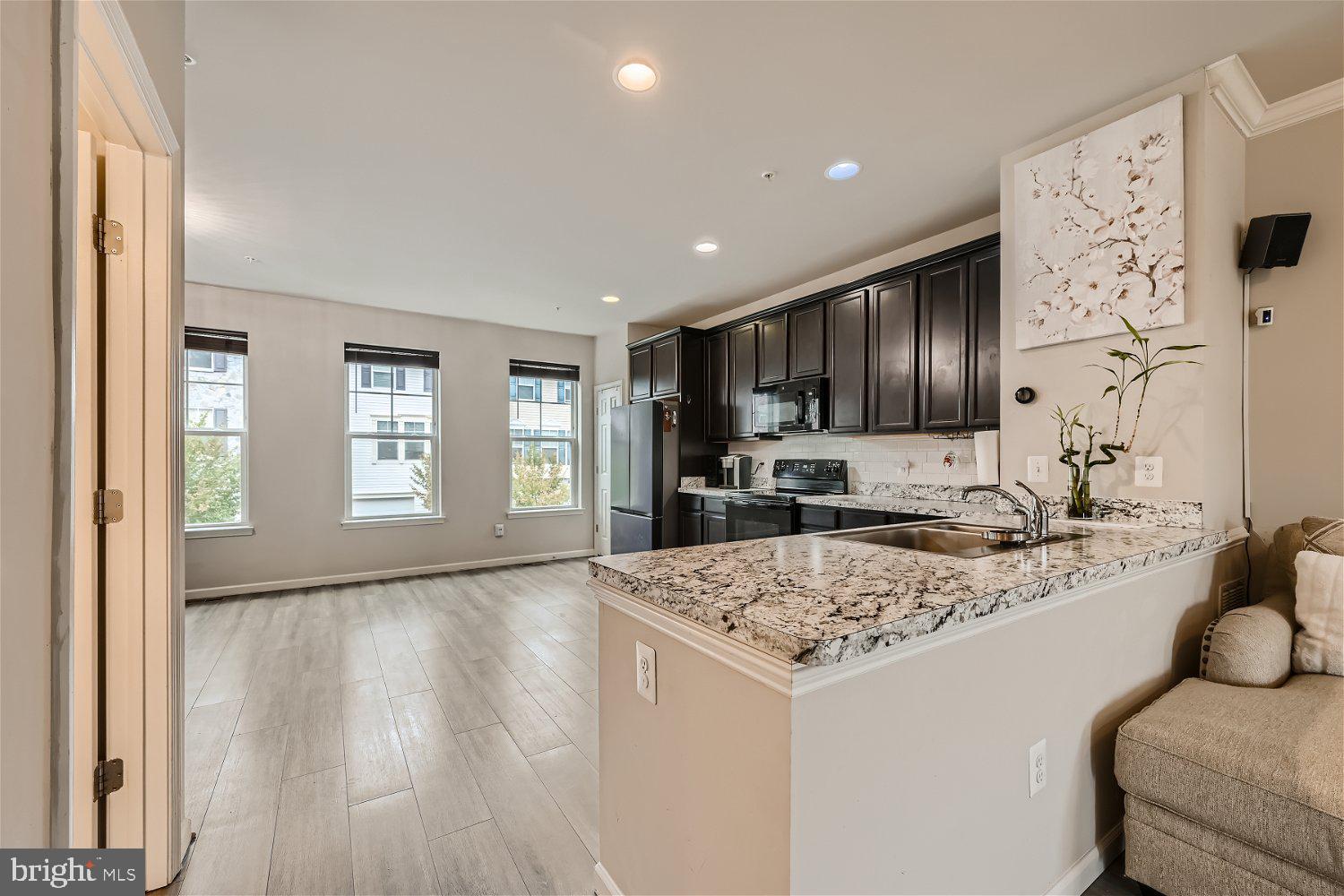 7807 FIVE OAKS COURT