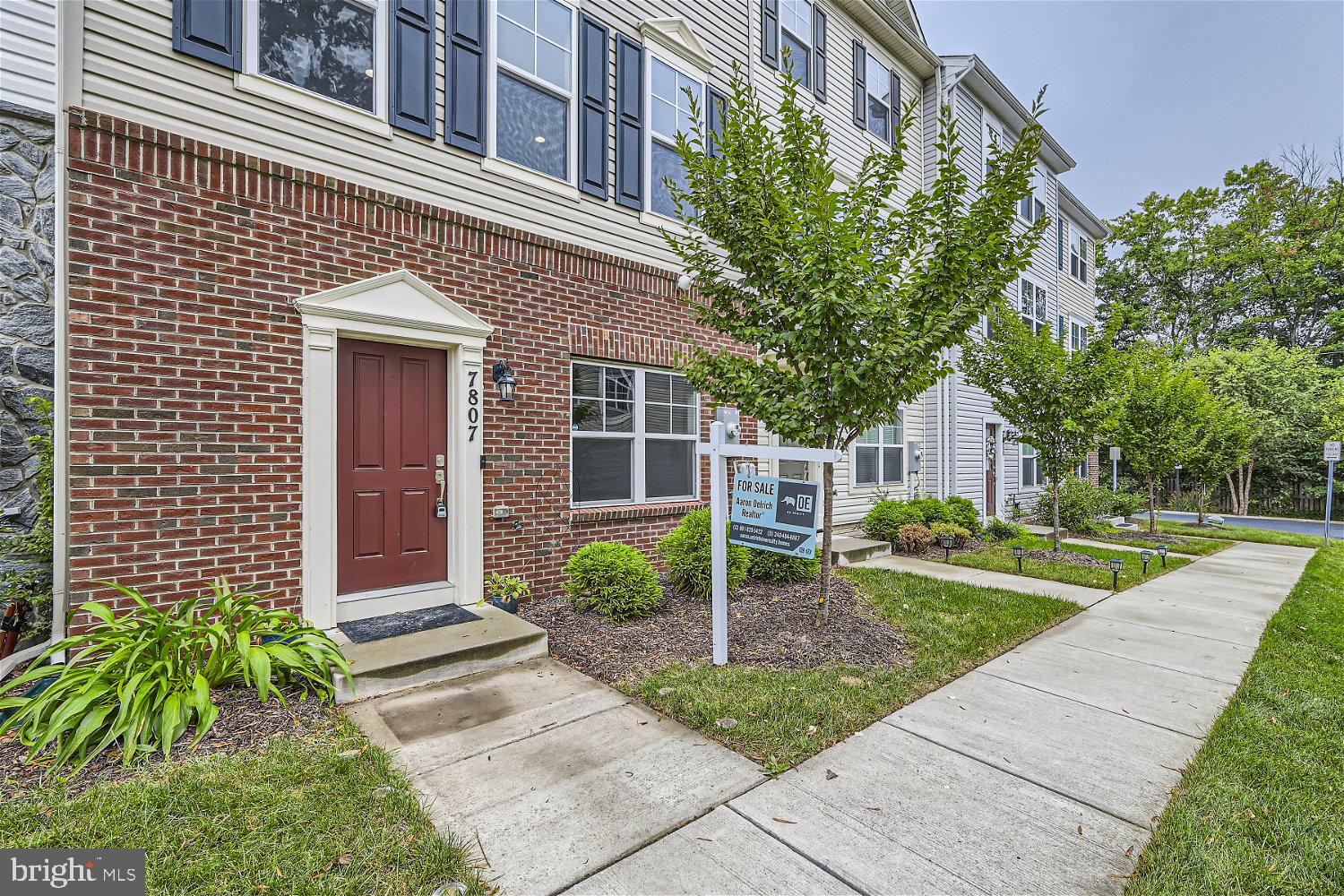 7807 FIVE OAKS COURT