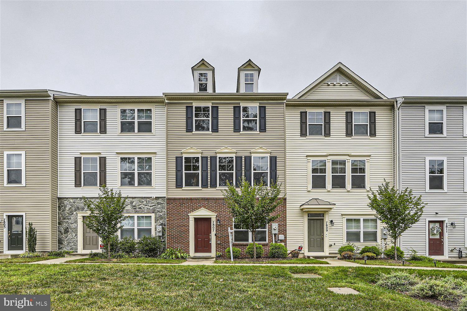 7807 FIVE OAKS COURT