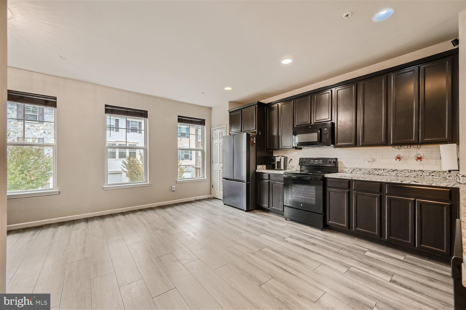 7807 FIVE OAKS COURT