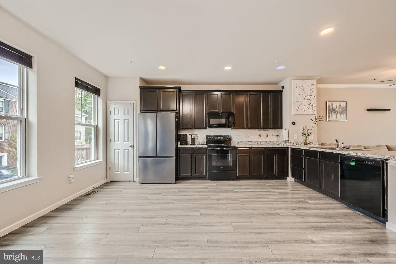 7807 FIVE OAKS COURT