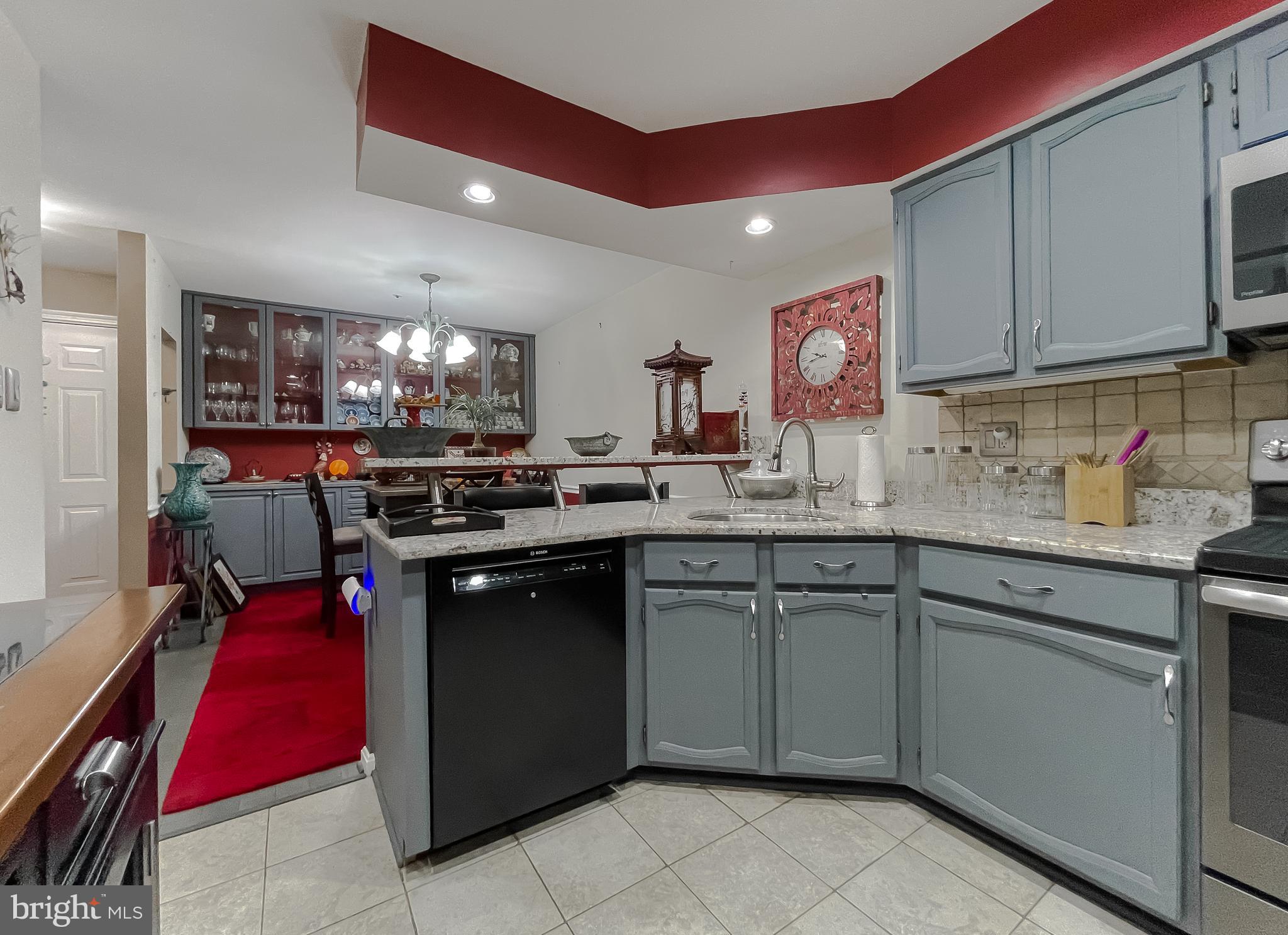 2700 Summerview Way #303