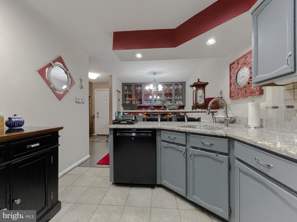 2700 Summerview Way #303