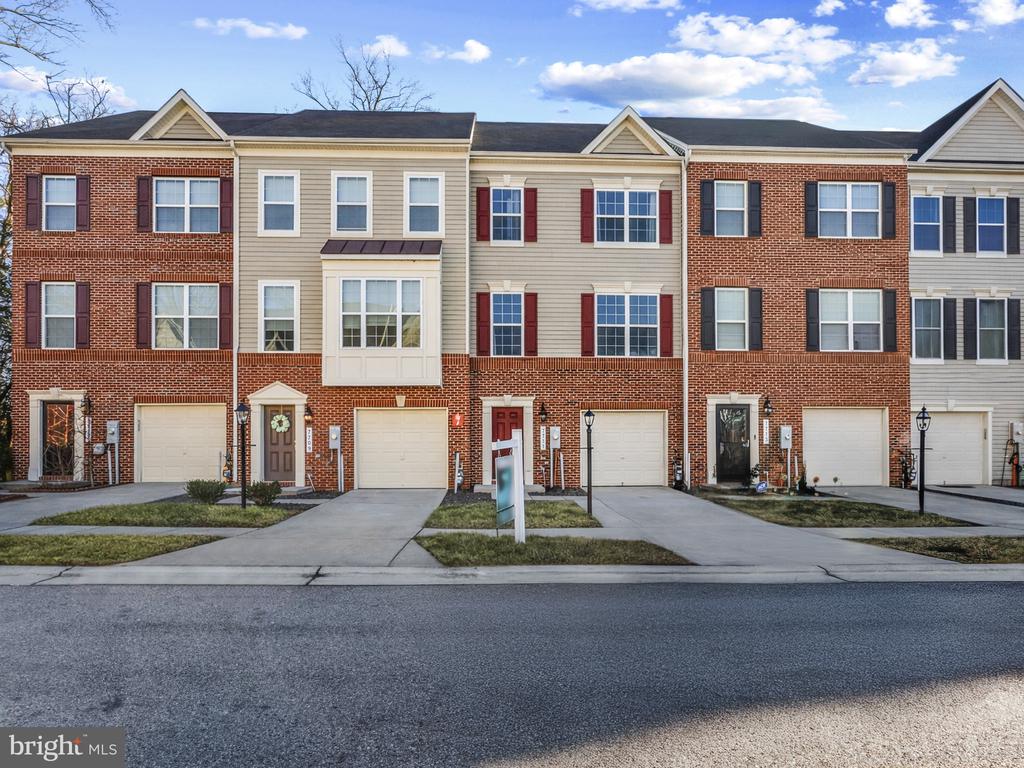 7711 GASTON PLACE