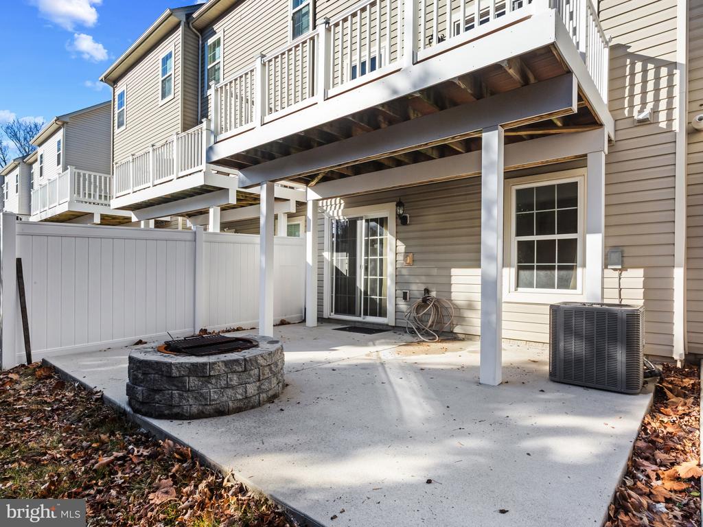 7711 GASTON PLACE