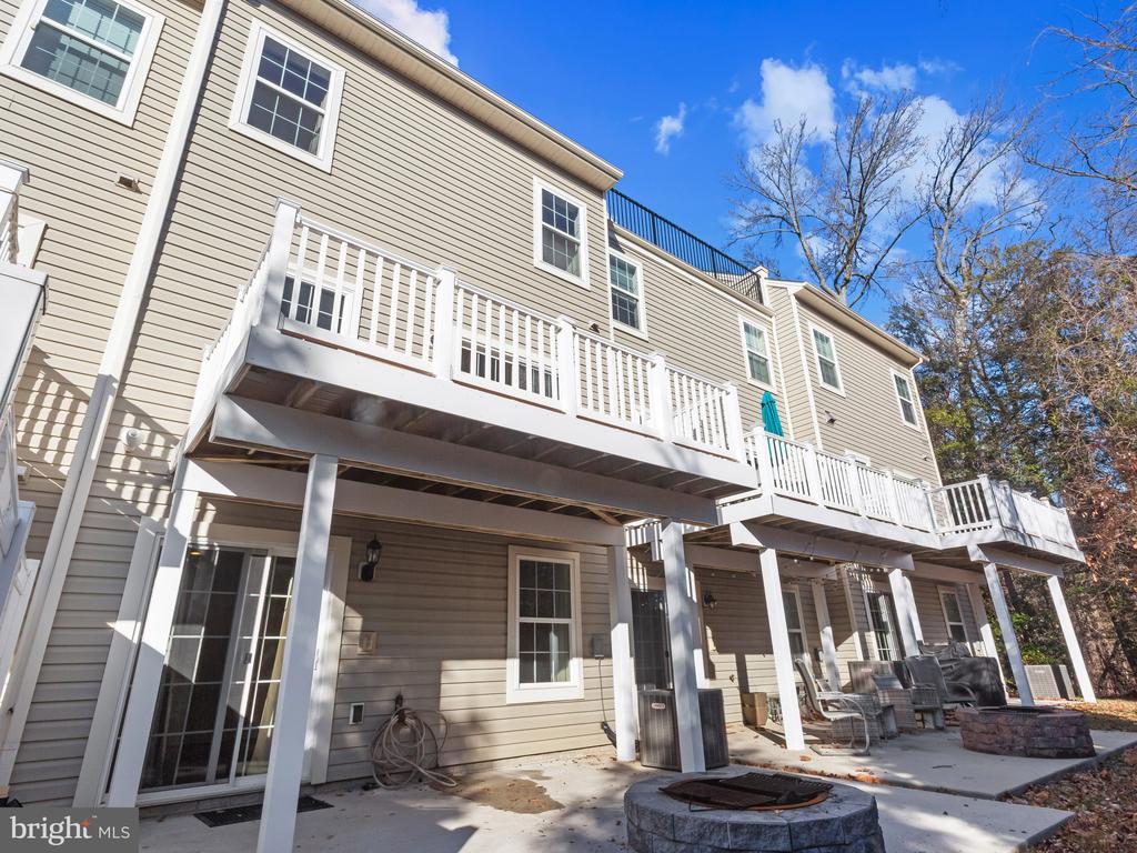 7711 GASTON PLACE